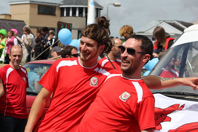 2 men in wales tops